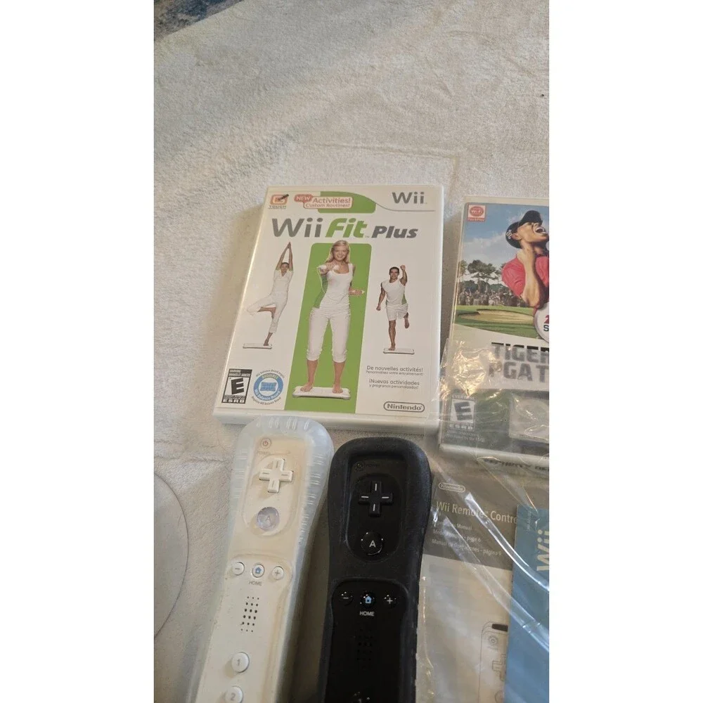 Wii RVL-001 With Madden And Tiger Woods Games